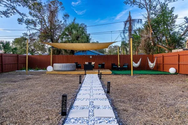 $2,500 | 4327 17th Avenue South, St. Petersburg, FL 33711