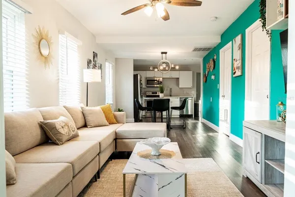 $2,500 | 4327 17th Avenue South, St. Petersburg, FL 33711