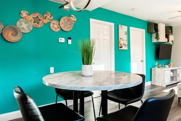 $2,500 | 4327 17th Avenue South, St. Petersburg, FL 33711