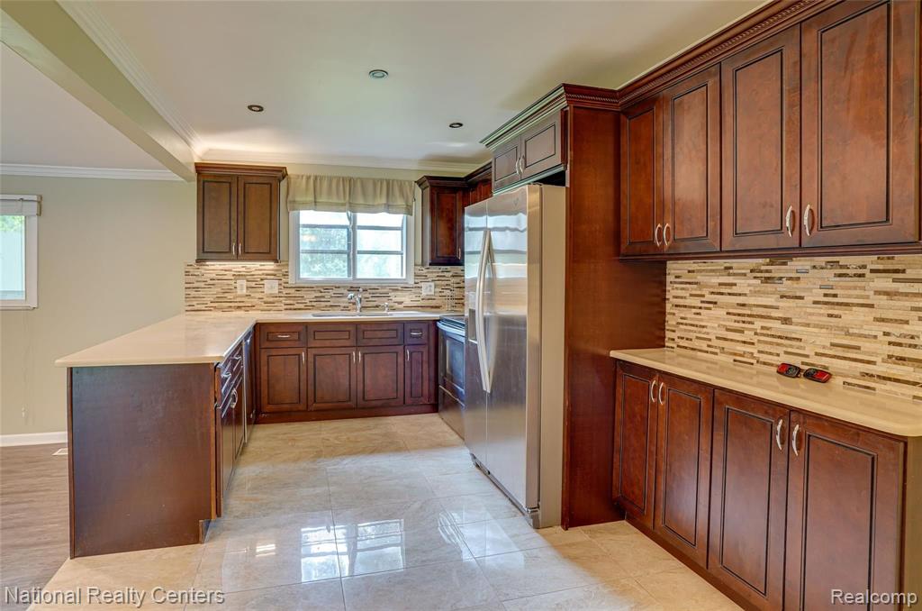 2375 Lochaven Road West Bloomfield, MI 48324 - Photo 8 of 24