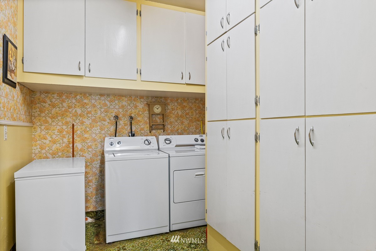 15053 Southeast 113th Street Renton, WA 98059 - Photo 25 of 31 a utility room with dryer and washer