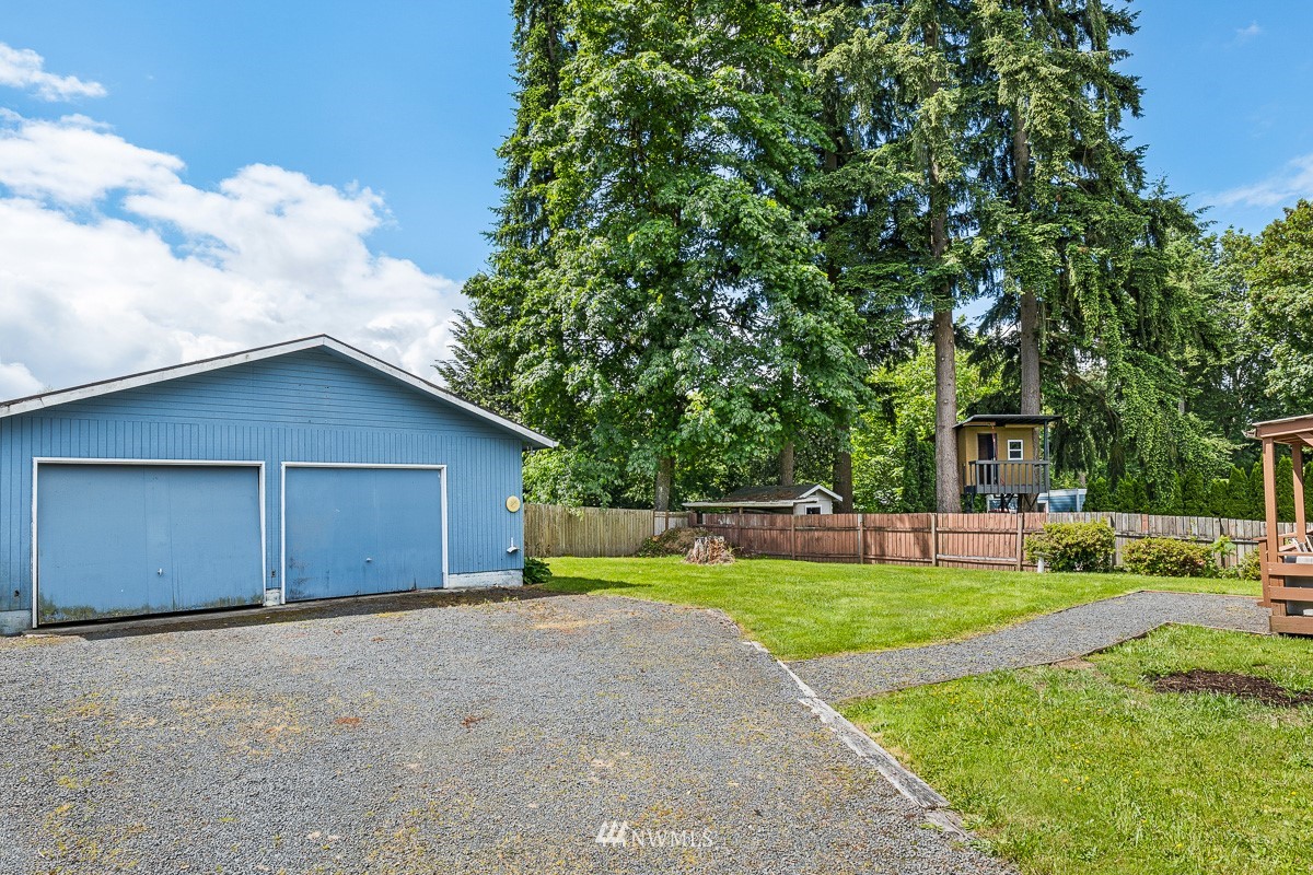 15053 Southeast 113th Street Renton, WA 98059 - Photo 28 of 31 a view of a house with backyard and sitting area