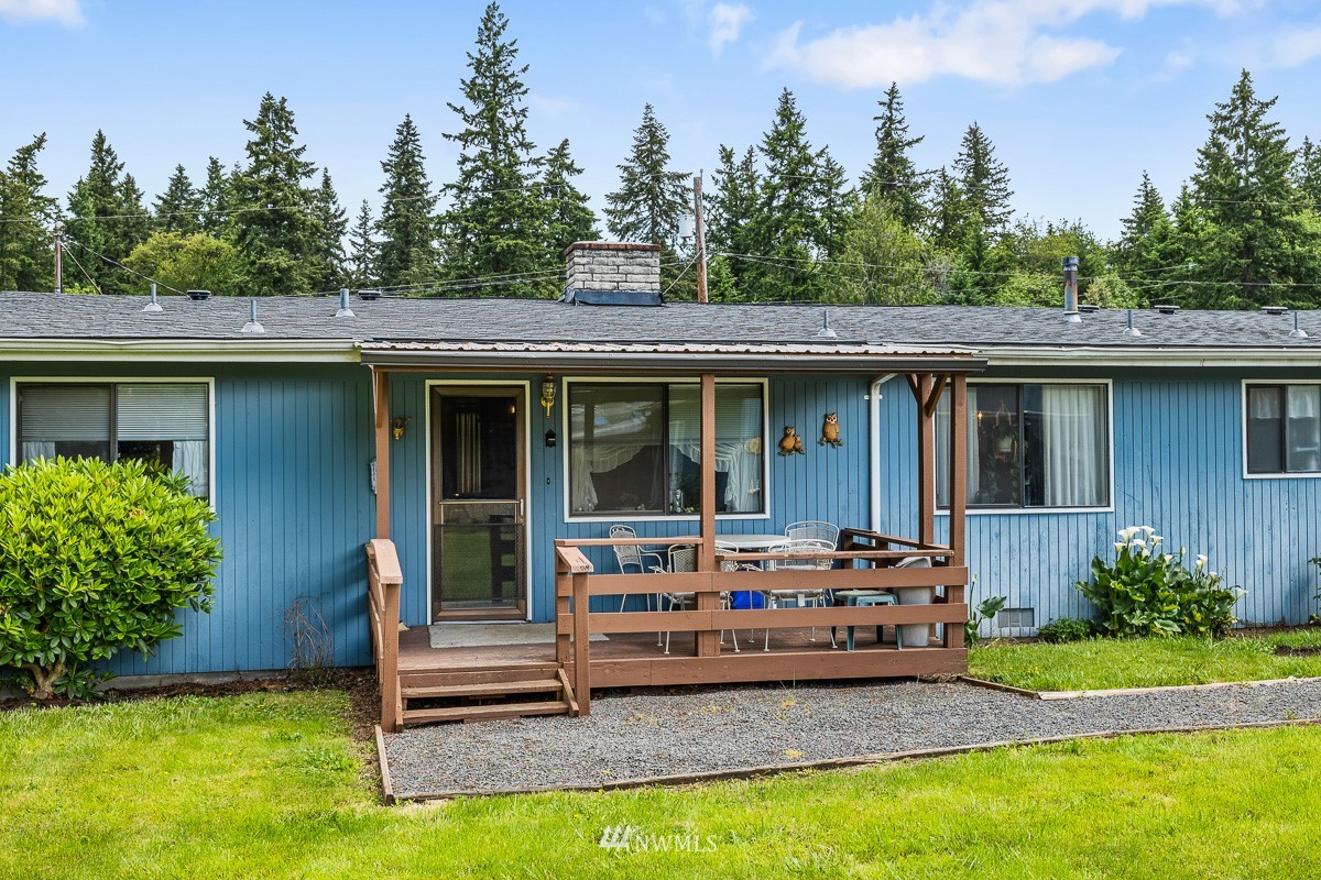15053 Southeast 113th Street Renton, WA 98059 - Photo 31 of 31 a house view with a garden space