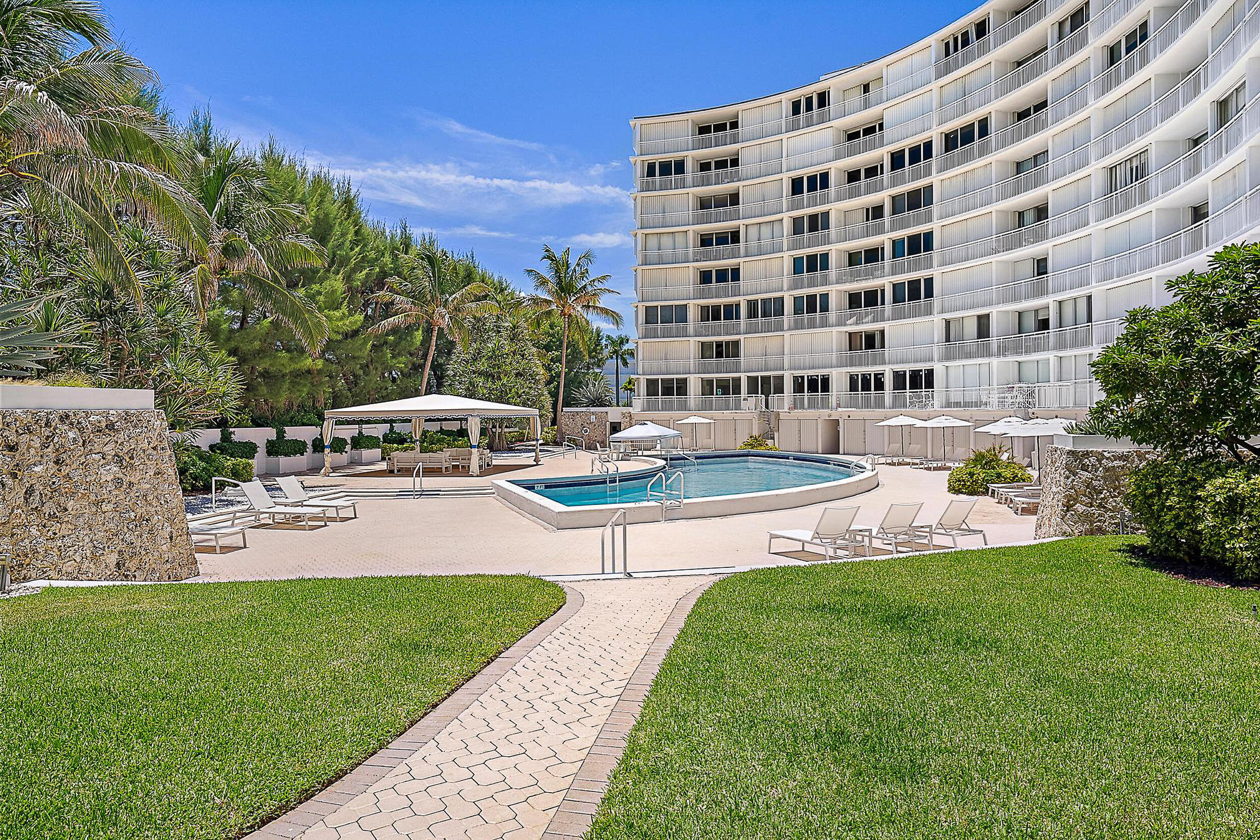 2780 South Ocean Boulevard, Unit 707 Palm Beach, FL 33480 - Photo 21 of 33 Community Pool