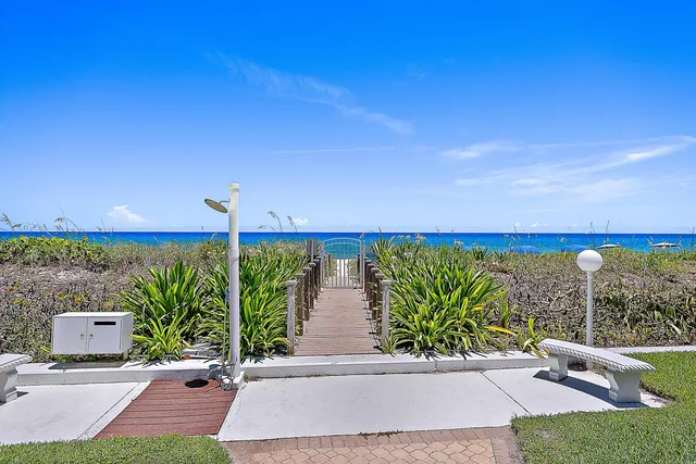 $499,000 | 2780 South Ocean Boulevard, Unit 707, Palm Beach, FL 33480