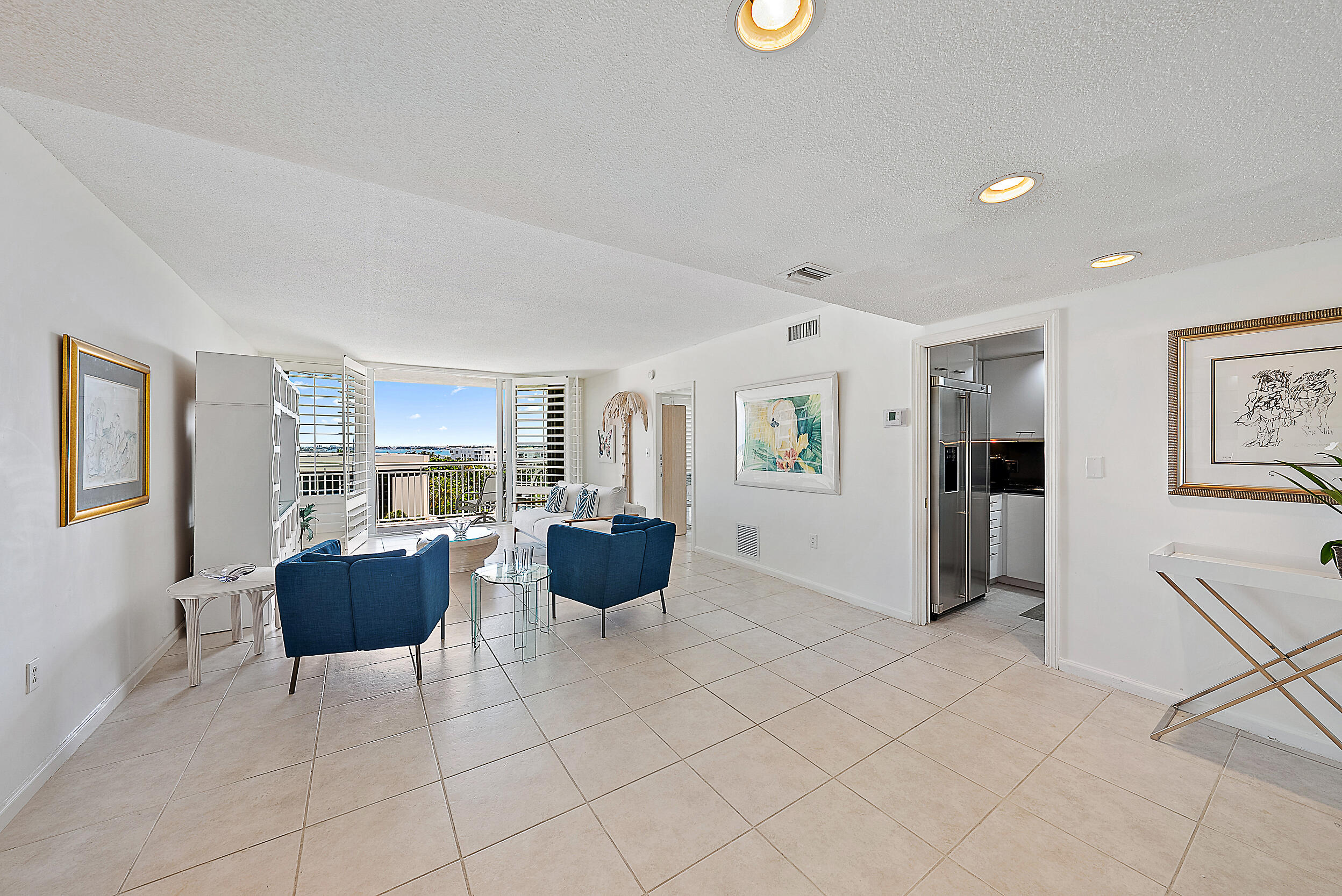 2780 South Ocean Boulevard, Unit 707 Palm Beach, FL 33480 - Photo 7 of 33 Living Room