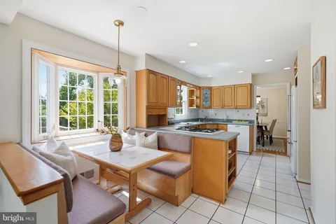 $899,999 | 7 Pitt Court, Rockville, MD 20850