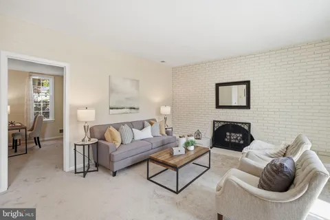 $899,999 | 7 Pitt Court, Rockville, MD 20850