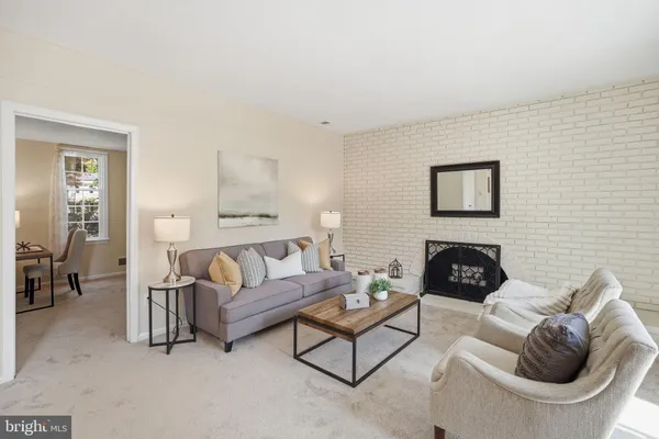 $899,999 | 7 Pitt Court, Rockville, MD 20850