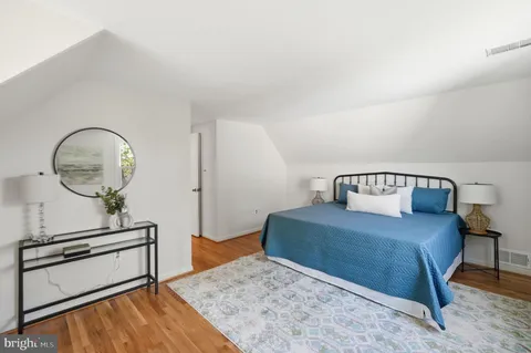 $899,999 | 7 Pitt Court, Rockville, MD 20850