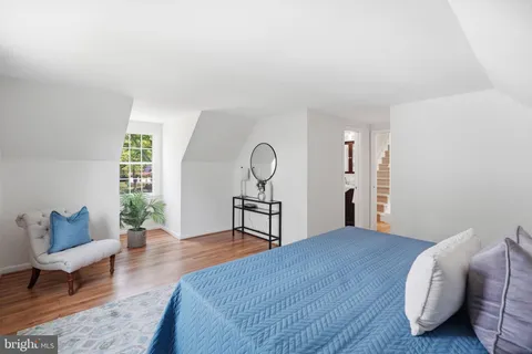 $899,999 | 7 Pitt Court, Rockville, MD 20850