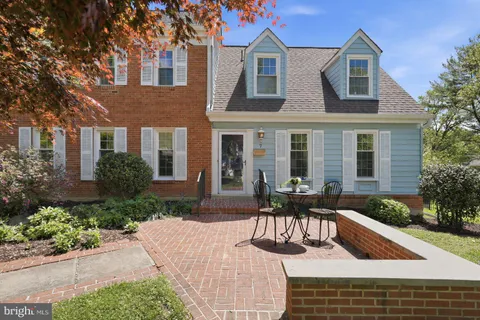 $899,999 | 7 Pitt Court, Rockville, MD 20850