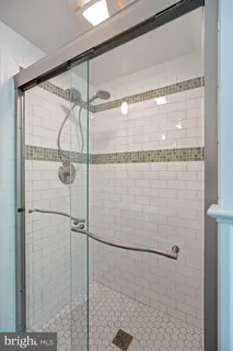 $899,999 | 7 Pitt Court, Rockville, MD 20850