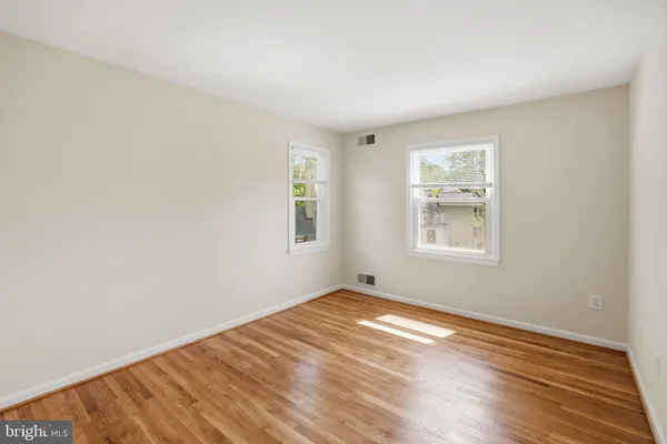 $899,999 | 7 Pitt Court, Rockville, MD 20850