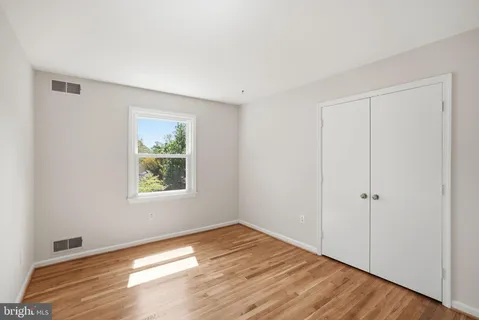 $899,999 | 7 Pitt Court, Rockville, MD 20850