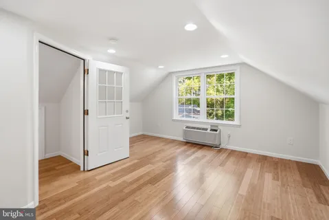 $899,999 | 7 Pitt Court, Rockville, MD 20850