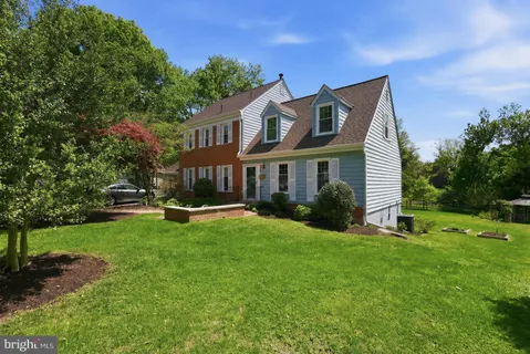 $899,999 | 7 Pitt Court, Rockville, MD 20850