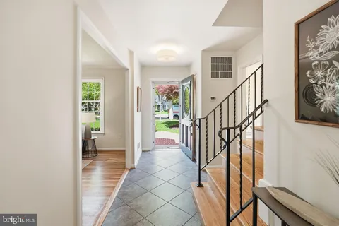 $899,999 | 7 Pitt Court, Rockville, MD 20850