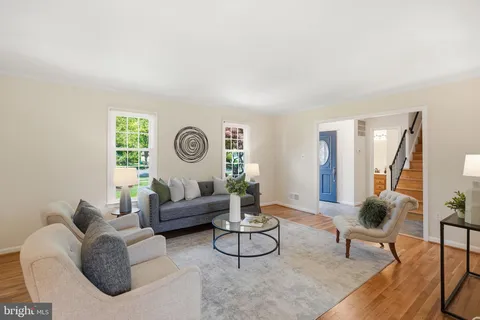 $899,999 | 7 Pitt Court, Rockville, MD 20850