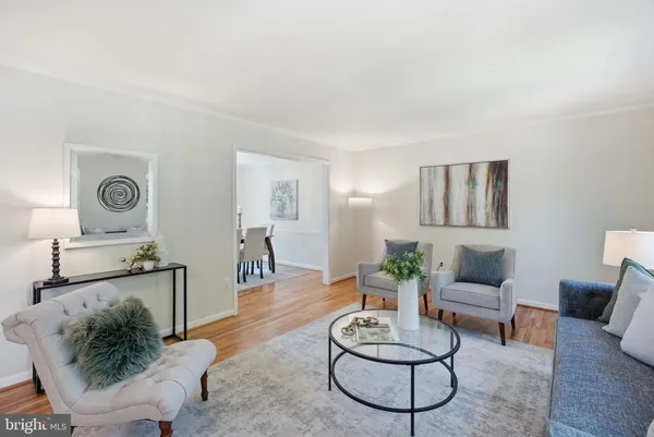 $899,999 | 7 Pitt Court, Rockville, MD 20850
