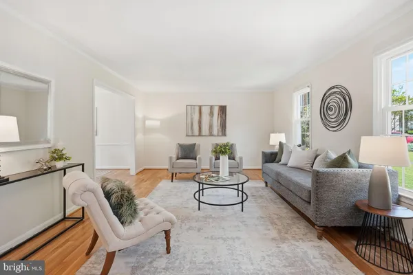 $899,999 | 7 Pitt Court, Rockville, MD 20850