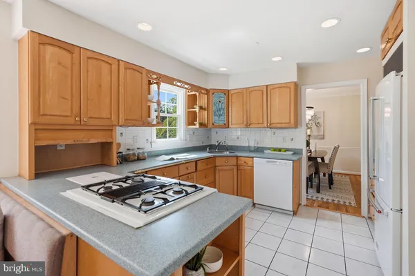 $899,999 | 7 Pitt Court, Rockville, MD 20850