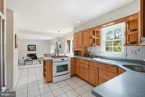 $899,999 | 7 Pitt Court, Rockville, MD 20850