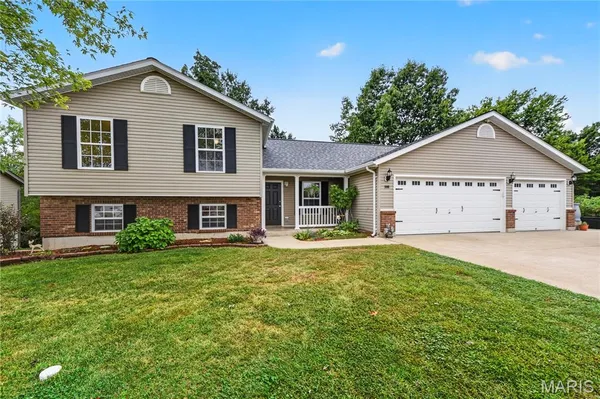 $319,900 | 500 Candlestick Court, Warrenton, MO 63383
