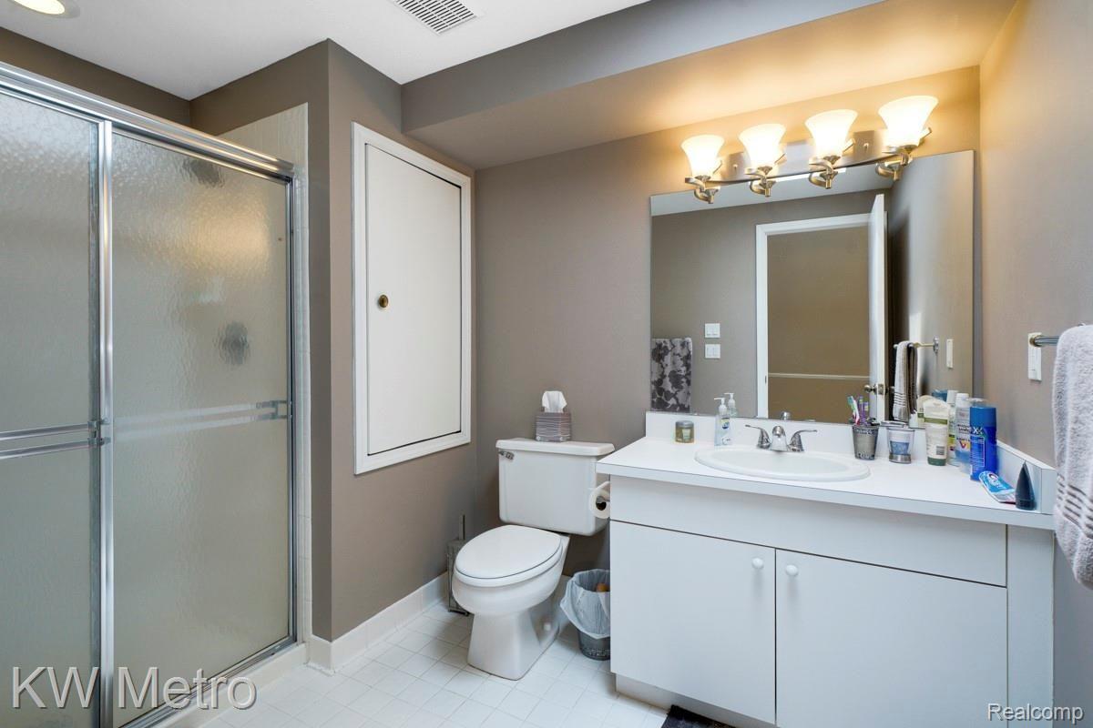 36915 Valley Ridge Drive Farmington, MI 48331 - Photo 28 of 39 dsc08541-dsc08543.jpg