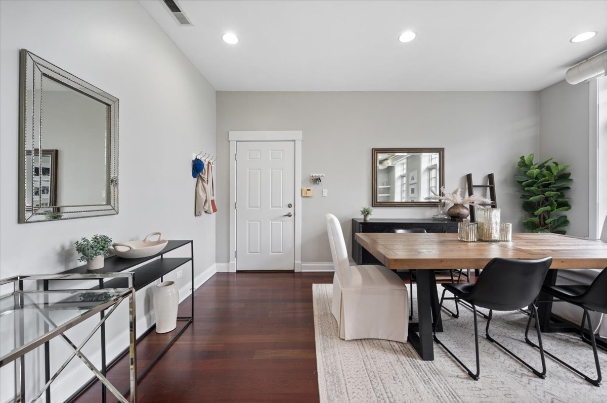 636 North Racine Avenue, Unit 3S Chicago, IL 60642 - Photo 7 of 25