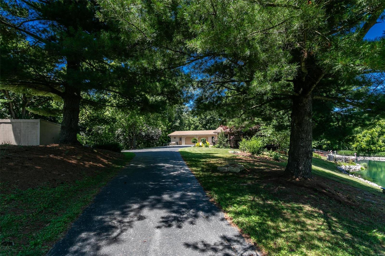 4085 Brighton Bunker Hill Road Brighton, IL 62012 - Photo 2 of 80