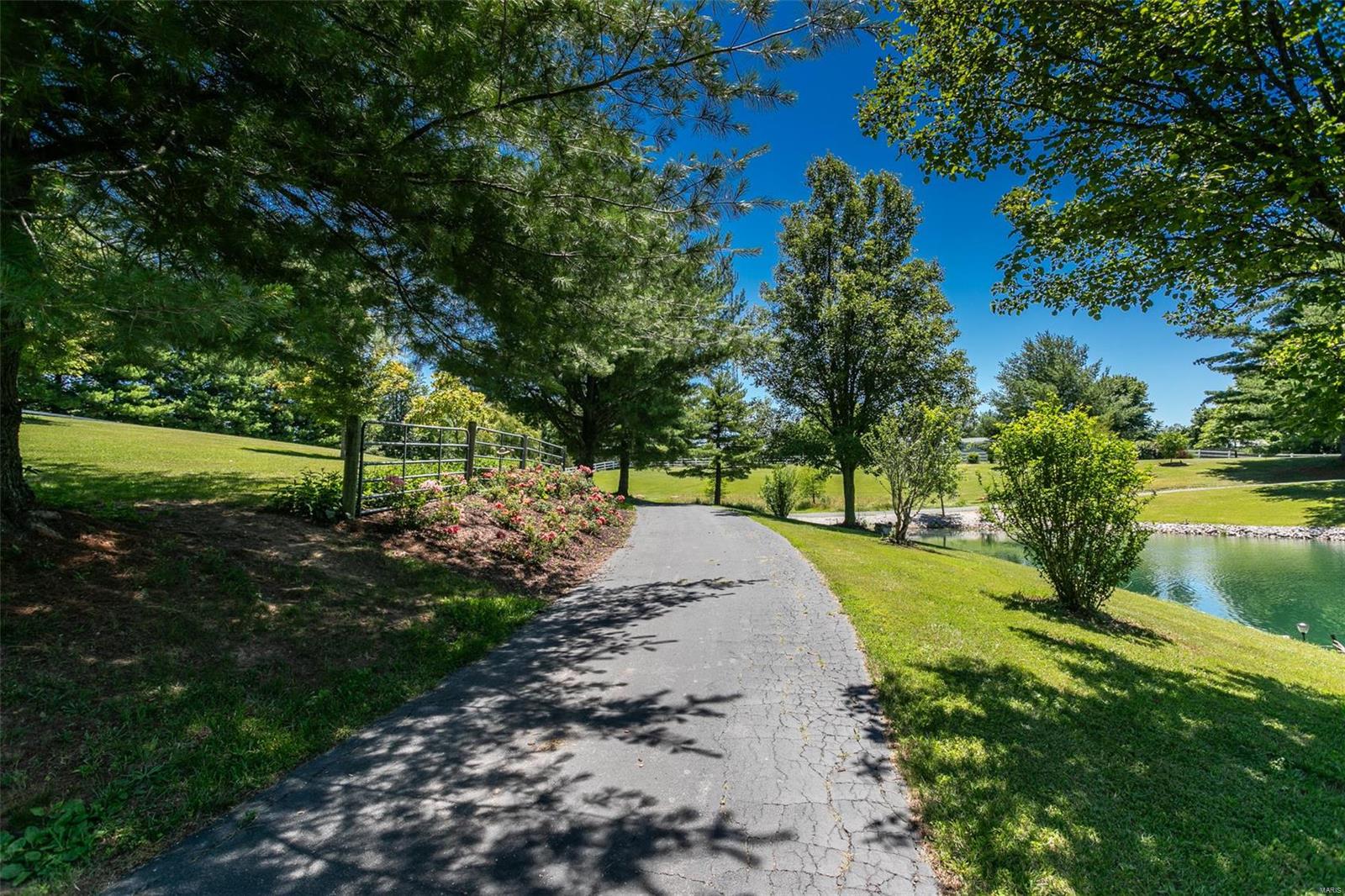 4085 Brighton Bunker Hill Road Brighton, IL 62012 - Photo 4 of 80