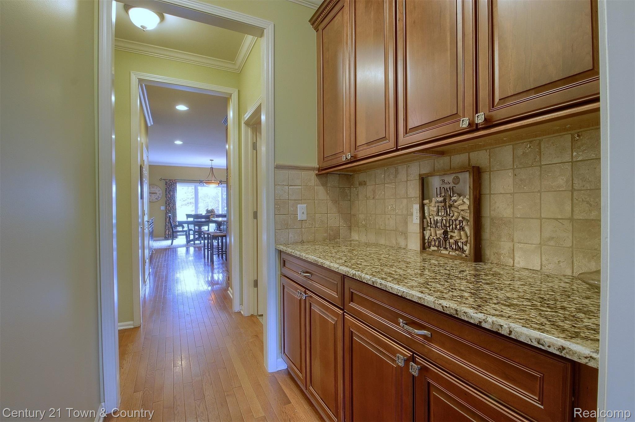 4210 Derry Court Rochester, MI 48306 - Photo 17 of 65 17-Butlers Pantry.jpg