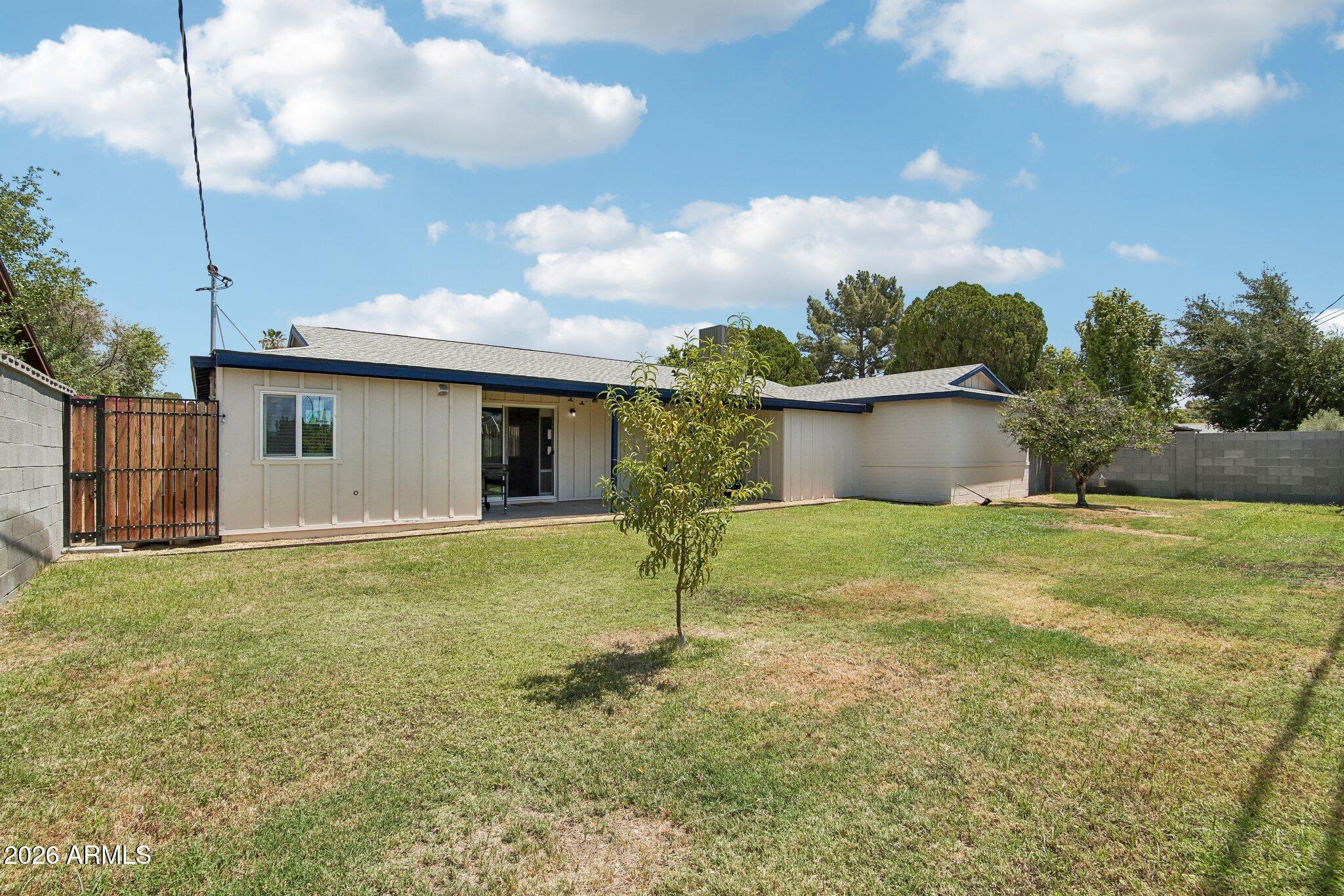 2401 West Echo Lane Phoenix, AZ 85021 - Photo 32 of 40 32-web-or-mls-W Echo Ln-S2706-032