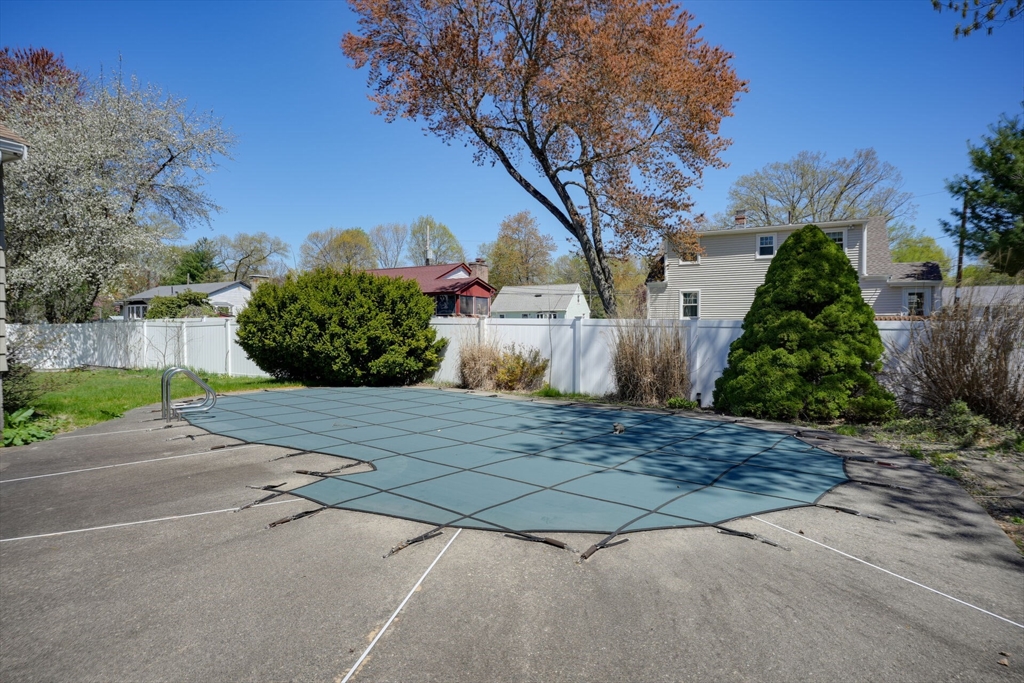 20 Fernglade Road Burlington, MA 01803 - Photo 4 of 36 Gallery Image 4