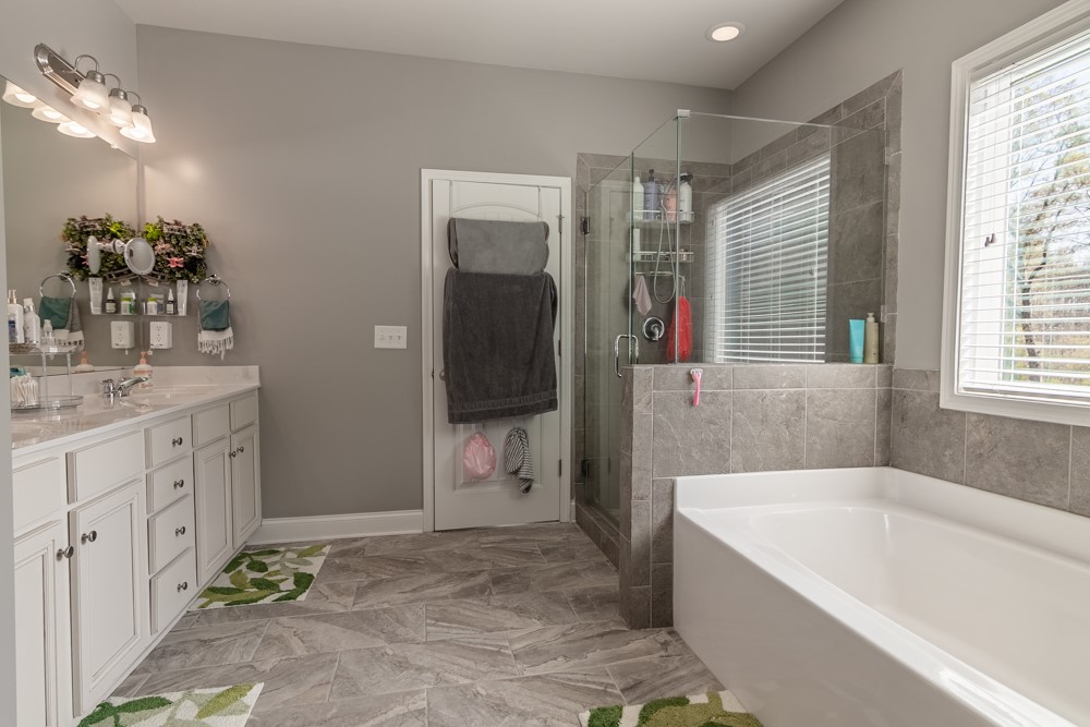 116 Jones Creek Circle Anderson, SC 29621 - Photo 25 of 47 Primary Bath on Main