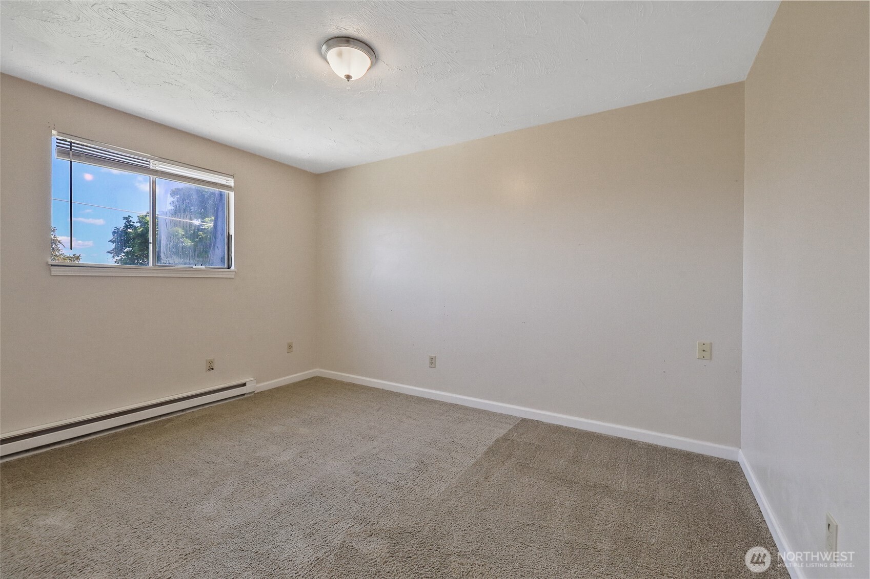1719 North Willow Road Spokane Valley, WA 99206 - Photo 13 of 27 an empty room with a workbench