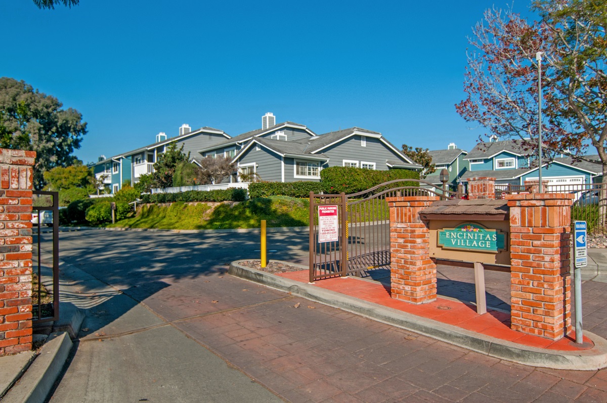 418 Summer View Circle Encinitas, CA 92024 - Photo 2 of 24