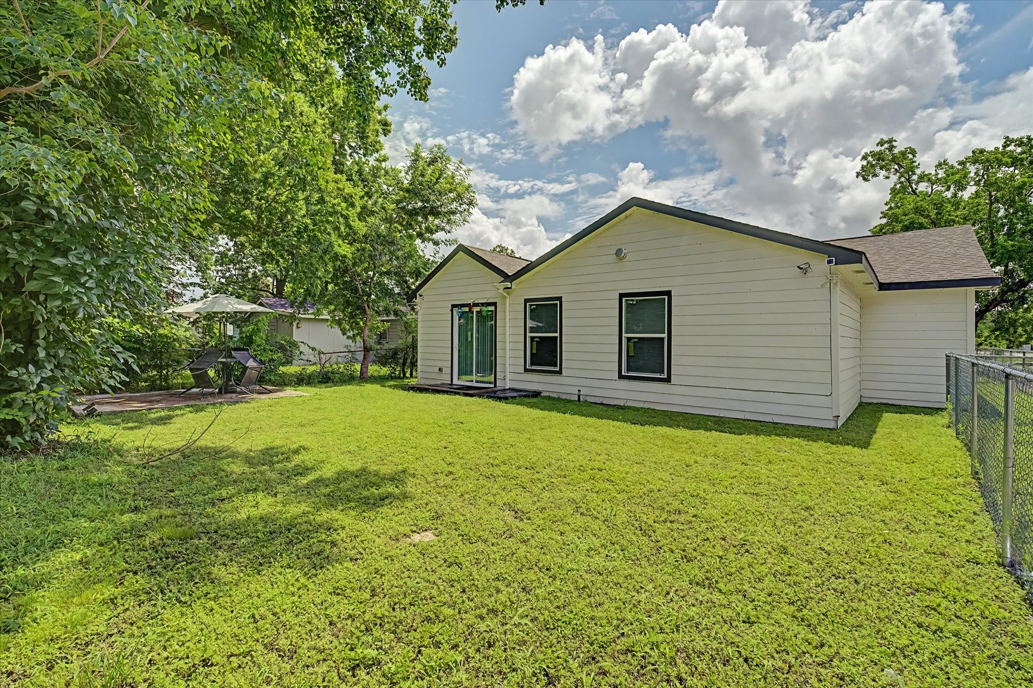6834 New York Street Houston, TX 77021 - Photo 35 of 39 Spacious, fully fenced backyard with endless potential for outdoor entertaining or pets.