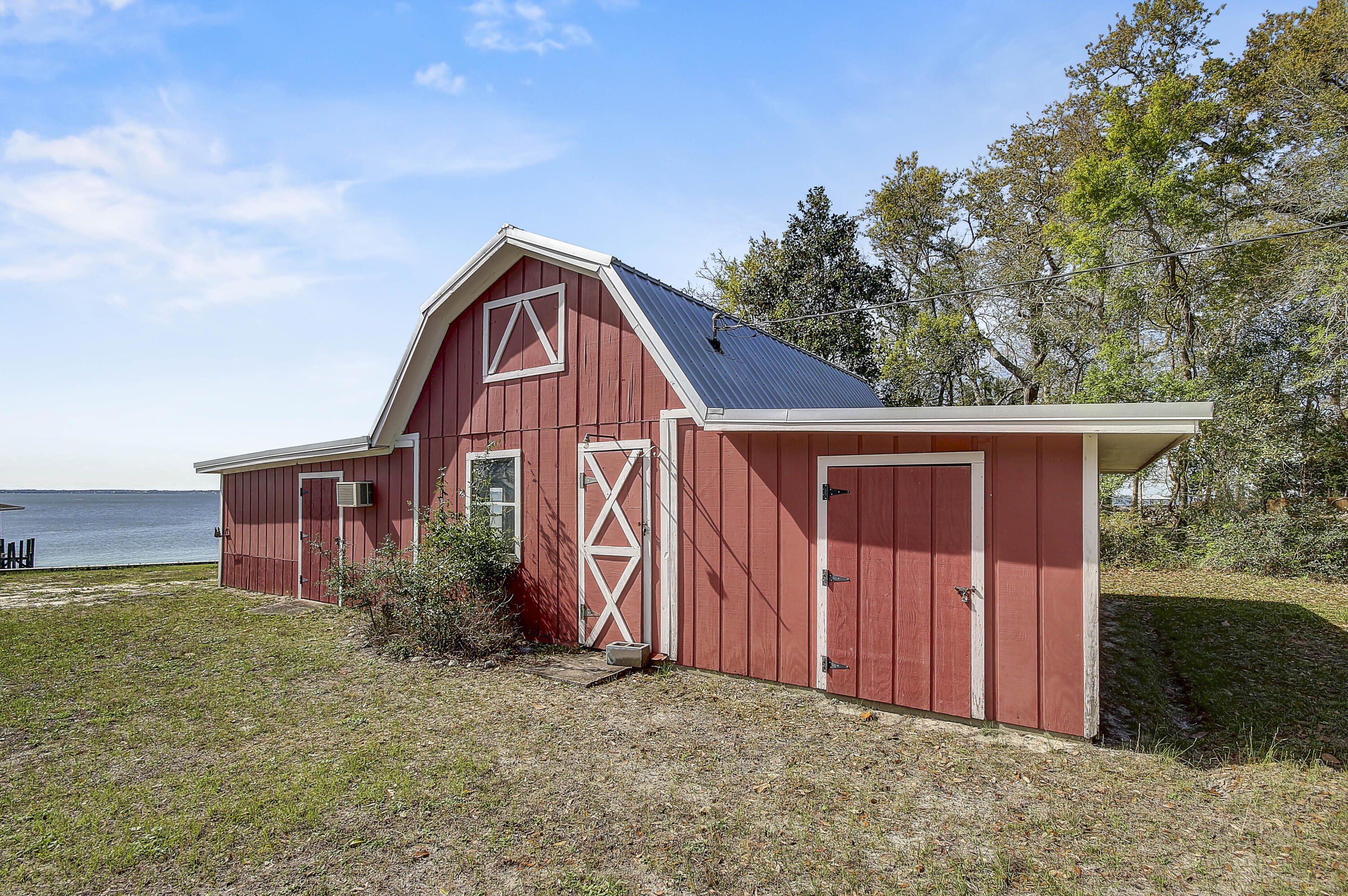 287 Red Barn Road Freeport, FL 32439 - Photo 11 of 47 BRKT0176_77_78_79_80_81_82
