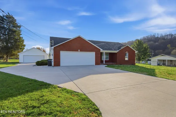 $389,900 | 108 Oakwood Drive, Maynardville, TN 37807