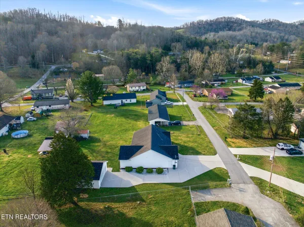 $389,900 | 108 Oakwood Drive, Maynardville, TN 37807