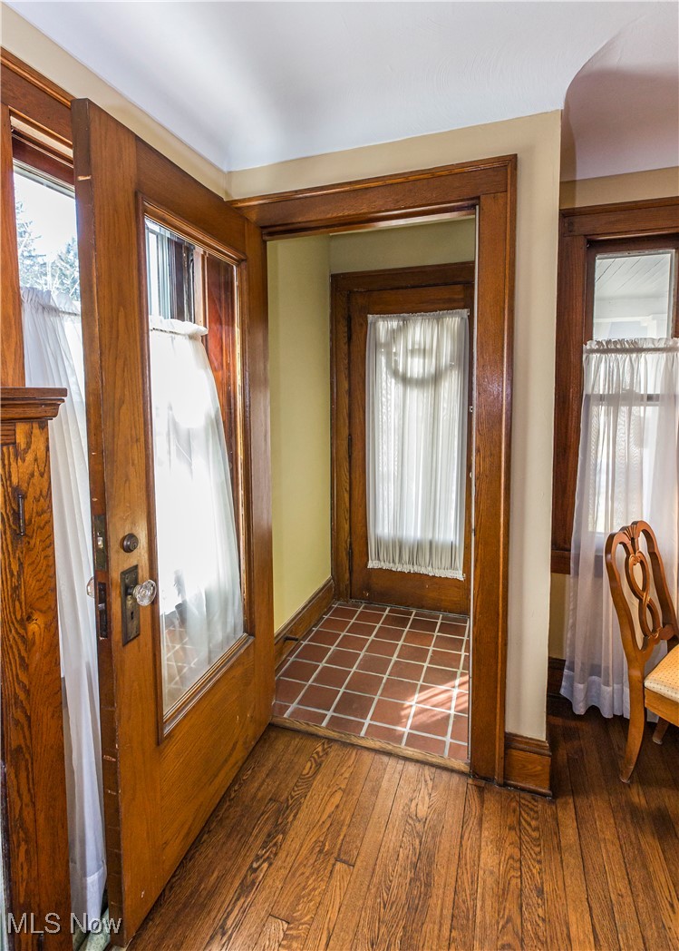 1577 Maple Road Cleveland Heights, OH 44121 - Photo 2 of 30 Foyer entrance