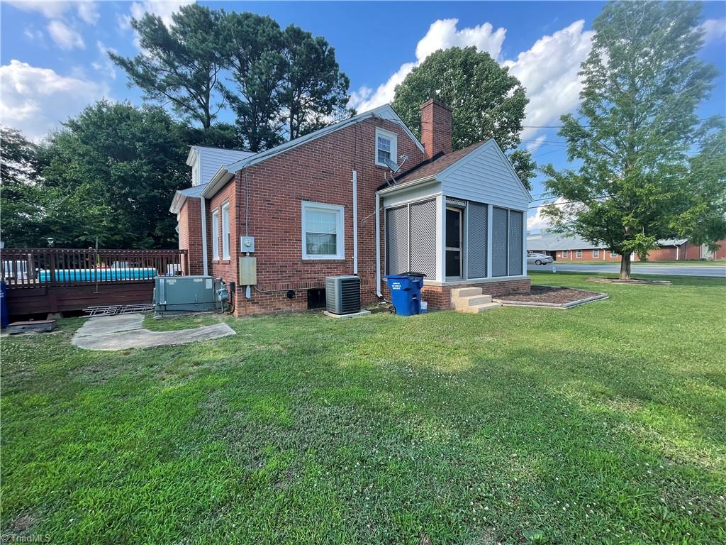 422 Roxboro Road Haw River, NC 27258 - Photo 5 of 39 Gallery Image 5