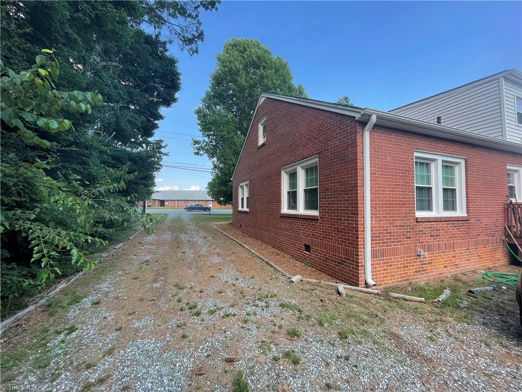 422 Roxboro Road Haw River, NC 27258 - Photo 7 of 39 Gallery Image 7