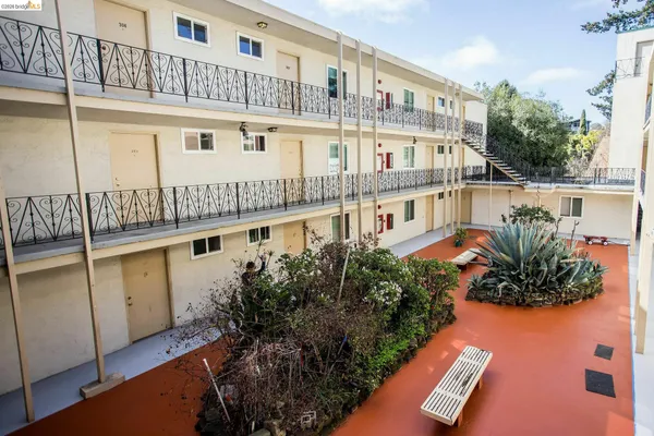 $6,250,000 | 3525 Dimond Avenue, Oakland, CA 94602