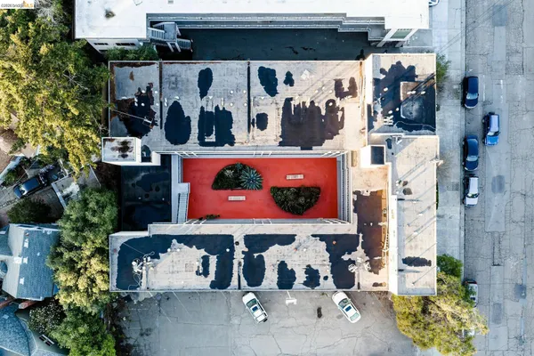 $6,250,000 | 3525 Dimond Avenue, Oakland, CA 94602