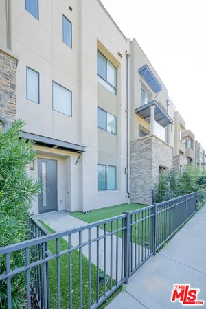 $5,500 | 13107 West Lumina Way, Van Nuys, CA 91401