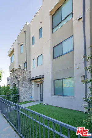 $5,500 | 13107 West Lumina Way, Van Nuys, CA 91401