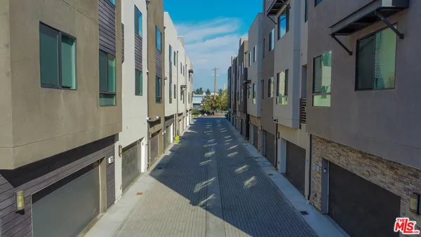 $5,500 | 13107 West Lumina Way, Van Nuys, CA 91401